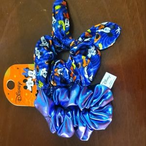 Disneys Mickey and Minnie Halloween scrunchie set